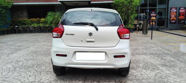 https://images10.gaadi.com/usedcar_image/4576011/original/processed_63e49d7a-536d-4a45-889a-c71329aef640.jpg?imwidth=6401