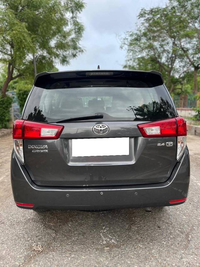 https://images10.gaadi.com/usedcar_image/4576016/original/processed_65ac4285b784e7cd7510ee67a3eba6ba.jpg?imwidth=6402
