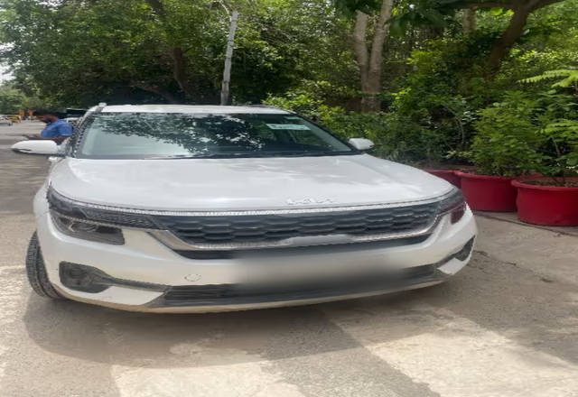 https://images10.gaadi.com/usedcar_image/4576019/original/946fd331-6d70-4e74-a453-461f4f2e9905.?imwidth=6400