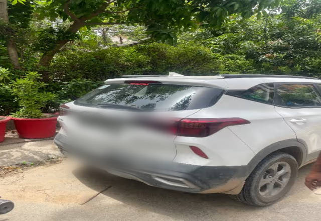 https://images10.gaadi.com/usedcar_image/4576019/original/99a4a2ad-2fc8-44de-b034-fd7d0c22610b.?imwidth=6401