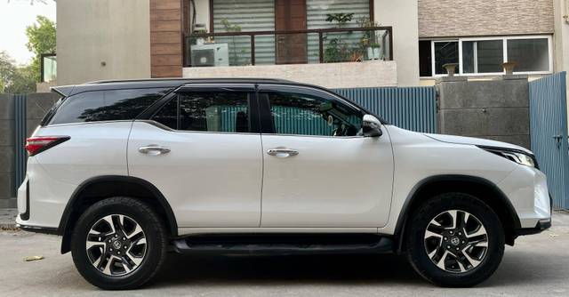 https://images10.gaadi.com/usedcar_image/4576028/original/processed_4925f82b8ed9720809ec8a7b5977d64f.jpg?imwidth=6401