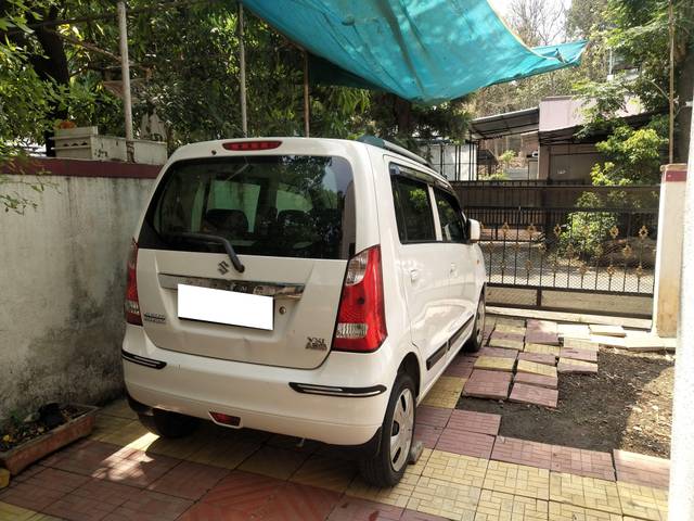 https://images10.gaadi.com/usedcar_image/4576042/original/processed_57927b79-731b-4f21-a85d-3b5bdce5362b.jpg?imwidth=6401