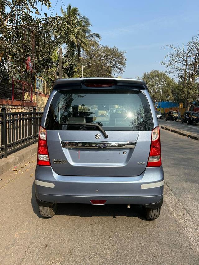 https://images10.gaadi.com/usedcar_image/4576045/original/processed_e83eba41ac0d5efe995142fe10dd2ead.jpeg?imwidth=6402