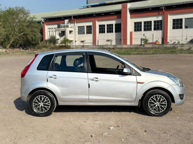 https://images10.gaadi.com/usedcar_image/4576058/original/6ae34ae512c37969b0da58c672456177.jpg?imwidth=6401