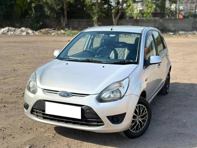https://images10.gaadi.com/usedcar_image/4576058/original/processed_c7ba9f9c59f317bdfc5ab19cf67314f7.jpg?imwidth=6402