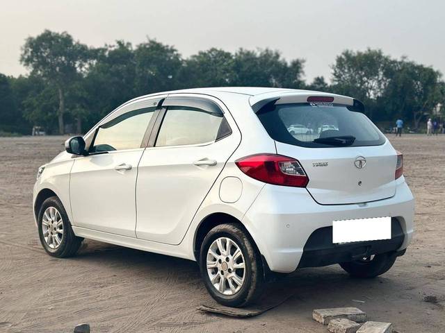 https://images10.gaadi.com/usedcar_image/4576068/original/processed_b7d64e8fb483334e5136ed70dfb29b76.jpg?imwidth=6401