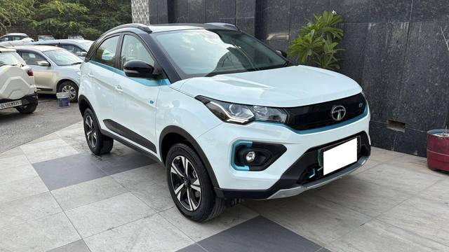 https://images10.gaadi.com/usedcar_image/4576071/original/processed_506c9ed60f71b8a6f64807baecd2cc76.jpg?imwidth=6400