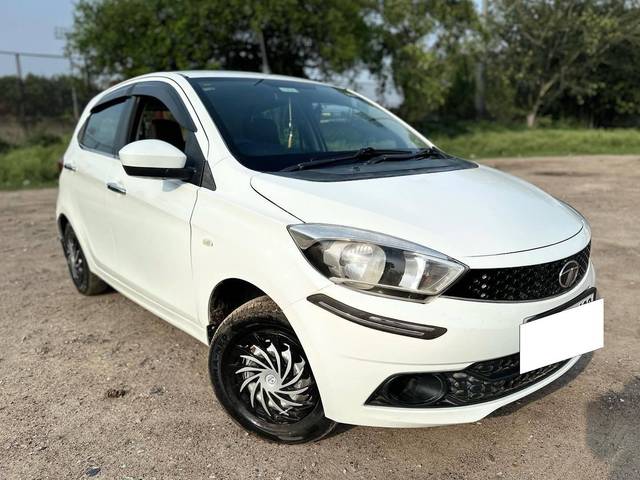 https://images10.gaadi.com/usedcar_image/4576076/original/processed_0065e99d0b68310f867243d05bc3e86c.jpg?imwidth=6400