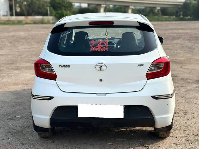 https://images10.gaadi.com/usedcar_image/4576076/original/processed_5dd621b7b045bfb27bc1f11e53a200d6.jpg?imwidth=6402