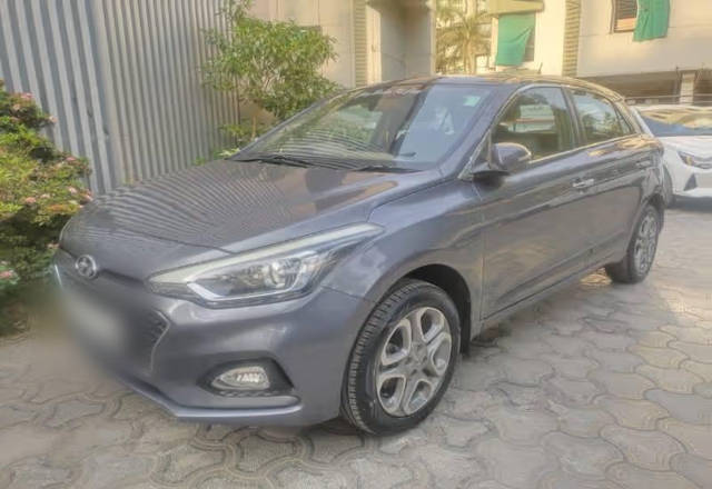 https://images10.gaadi.com/usedcar_image/4576095/original/bb021da6-303d-4d97-b42e-dc2f113afbf5.?imwidth=6401