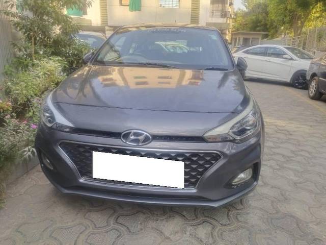 https://images10.gaadi.com/usedcar_image/4576095/original/processed_087895da-5ff6-480f-ab14-70cda29283a2.jpeg?imwidth=6402