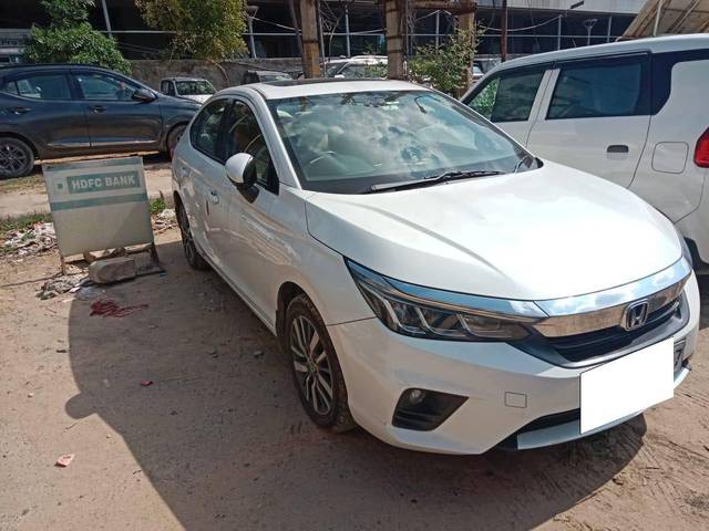 https://images10.gaadi.com/usedcar_image/4576102/original/processed_fb61e2ca-7723-4fbb-9d6c-12c641d65a83.jpg?imwidth=6400