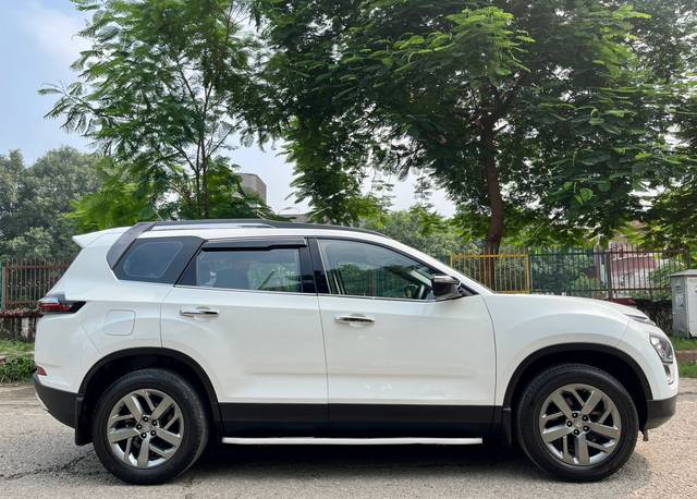 https://images10.gaadi.com/usedcar_image/4576128/original/ef827701edb2e4752bf6252fe4841093.jpg?imwidth=6401