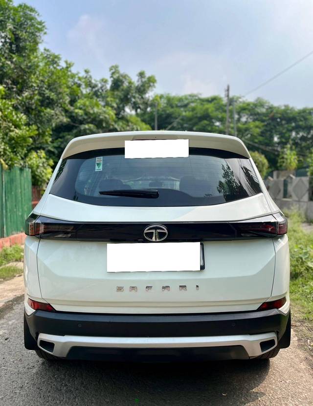 https://images10.gaadi.com/usedcar_image/4576128/original/processed_194d7b718bf58dcb3cfedb7cf5199bdb.jpg?imwidth=6402