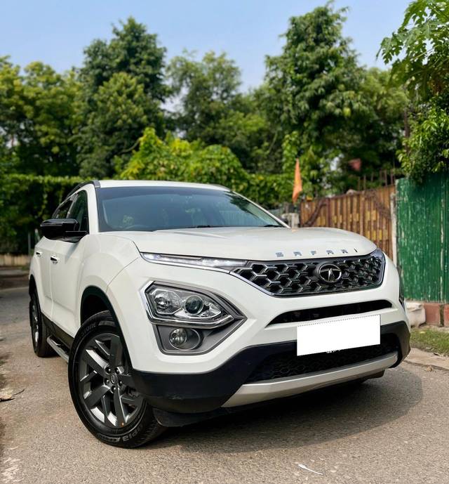 https://images10.gaadi.com/usedcar_image/4576128/original/processed_b1b35fa46aeb5ba6c2b6e96f54454123.jpg?imwidth=6400