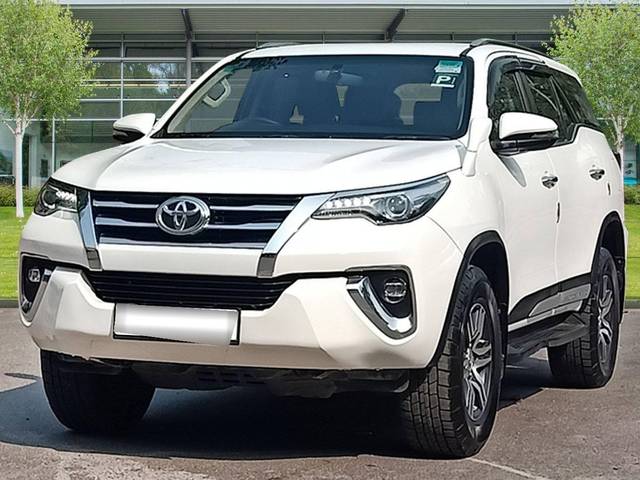 https://images10.gaadi.com/usedcar_image/4576141/original/processed_15d64bffbbf2ba977d9874dc6c9da66b.jpeg?imwidth=6402