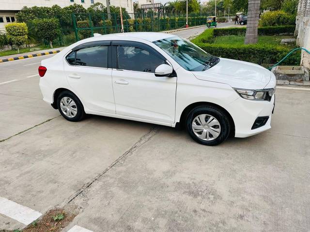 https://images10.gaadi.com/usedcar_image/4576142/original/processed_15cfd6ae78bd458ddbbc423a93a00b47.jpg?imwidth=6400