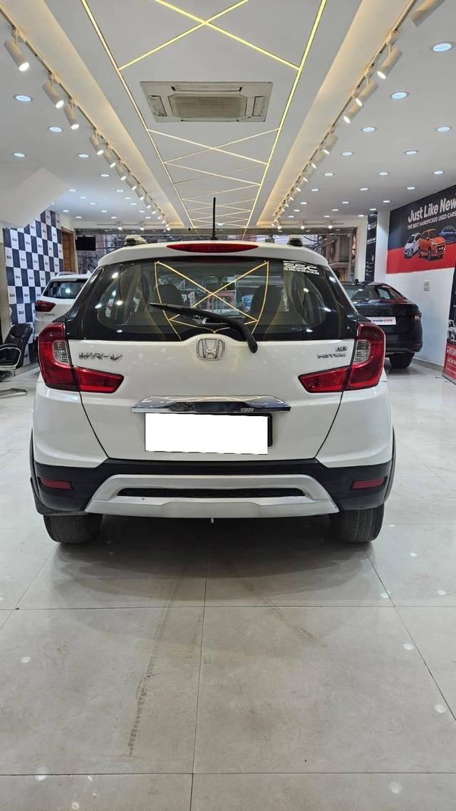 https://images10.gaadi.com/usedcar_image/4576147/original/processed_92226be3681ba29868c2b350cf9a14ee.jpg?imwidth=6401