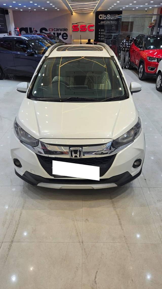 https://images10.gaadi.com/usedcar_image/4576147/original/processed_a5a3cf4b08e838a29135ccc28439e7c1.jpg?imwidth=6400