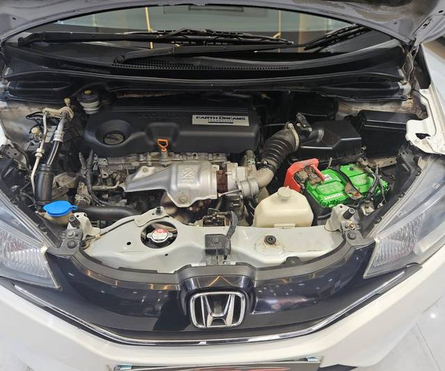 https://images10.gaadi.com/usedcar_image/4576154/original/00aaa70087f822cb039fb9c7b6c936a0.jpg?imwidth=6402