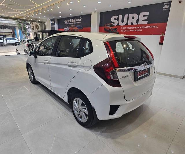 https://images10.gaadi.com/usedcar_image/4576154/original/processed_d42c804aec6fdc71524763194bdcd008.jpg?imwidth=6401