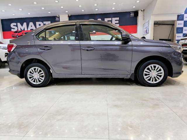 https://images10.gaadi.com/usedcar_image/4576155/original/c9cccafb7a6a6812f7cb6b264d779434.jpg?imwidth=6401