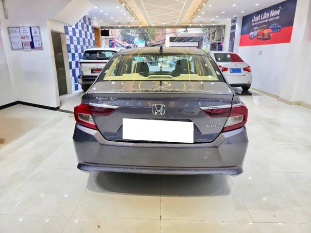 https://images10.gaadi.com/usedcar_image/4576155/original/processed_1ad5ddaf0b863a041eca6ffcb929752c.jpg?imwidth=6402