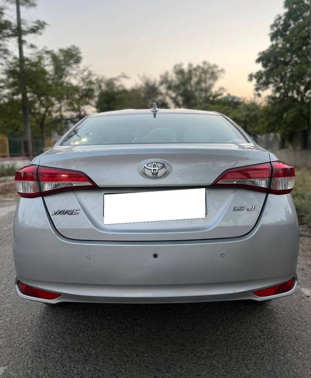 https://images10.gaadi.com/usedcar_image/4576157/original/processed_01493f148f40817a9b6f3204ff97ded5.jpg?imwidth=6402