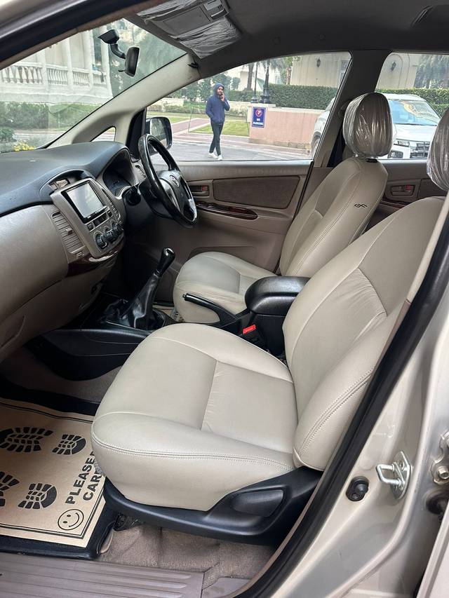https://images10.gaadi.com/usedcar_image/4576158/original/c2e8c559b819c66484eb11d6df74b938.jpg?imwidth=6402