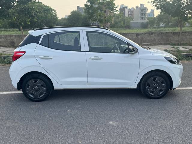 https://images10.gaadi.com/usedcar_image/4576167/original/processed_956ec3b78753d8aa7ea2ad9f68d7e682.jpg?imwidth=6401