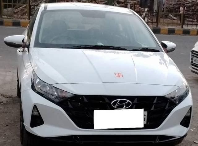https://images10.gaadi.com/usedcar_image/4576176/original/processed_dd233187-2493-495e-938a-31befa5034e9.jpg?imwidth=6400