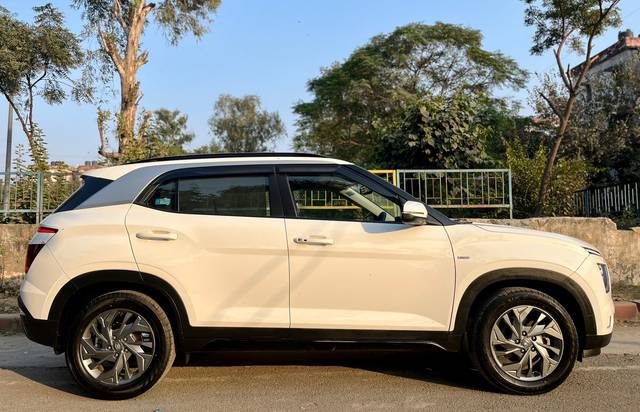 https://images10.gaadi.com/usedcar_image/4576183/original/463aad79de68a356f0548577039912c0.jpg?imwidth=6401