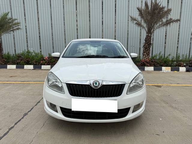 https://images10.gaadi.com/usedcar_image/4576186/original/processed_77027de5-d94a-4640-a7df-088b58b2eec3.jpg?imwidth=6400