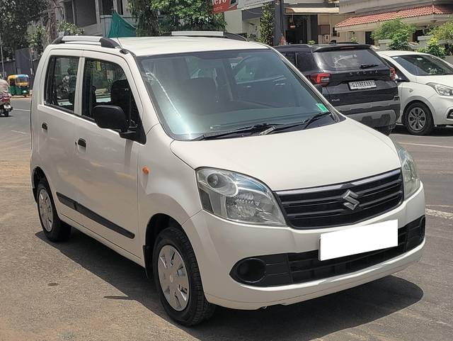 https://images10.gaadi.com/usedcar_image/4576191/original/processed_7215941af5be2ebc8c3f4a6a856d88d7.jpg?imwidth=6400