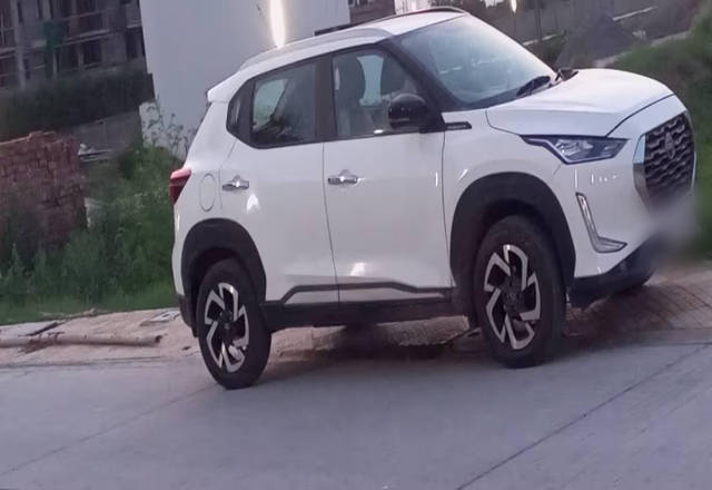 https://images10.gaadi.com/usedcar_image/4576192/original/a3b3e7a7-7f26-4370-97d8-c40d5d1b1059.?imwidth=6401