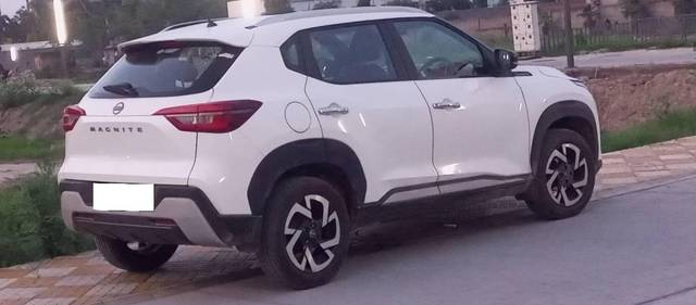 https://images10.gaadi.com/usedcar_image/4576192/original/processed_f01fa93b-81d8-4fdf-8427-313e4802f9c2.jpg?imwidth=6402