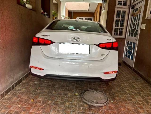 https://images10.gaadi.com/usedcar_image/4576195/original/processed_b8f1e470-7670-49df-9cdc-362792506cc7.jpeg?imwidth=6400