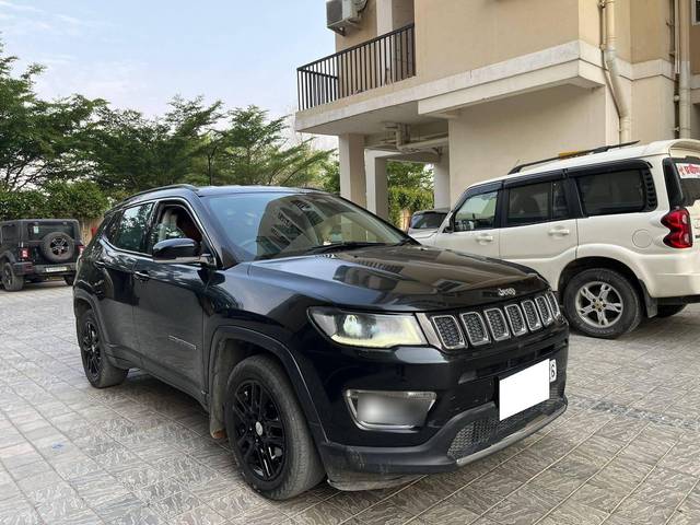 https://images10.gaadi.com/usedcar_image/4576199/original/processed_b1c56bf647d3c8db909a47ed3f99ff9d.jpg?imwidth=6400