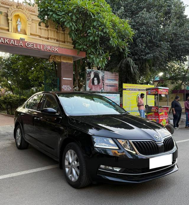 https://images10.gaadi.com/usedcar_image/4576200/original/processed_052bff483b44e2cb94c63a86bcf5204e.jpg?imwidth=6400
