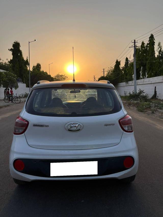 https://images10.gaadi.com/usedcar_image/4576243/original/processed_a741e6f8a087eec27fe2ca50b0679bc1.jpg?imwidth=6401
