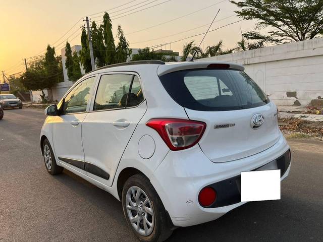 https://images10.gaadi.com/usedcar_image/4576243/original/processed_b2b6a5bd23bfad094e0c0c9660701282.jpg?imwidth=6402