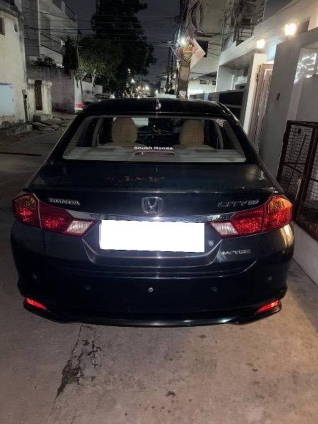 https://images10.gaadi.com/usedcar_image/4576328/original/processed_5dd80402-5f17-4714-87b5-49c17921b7f1.jpeg?imwidth=6402