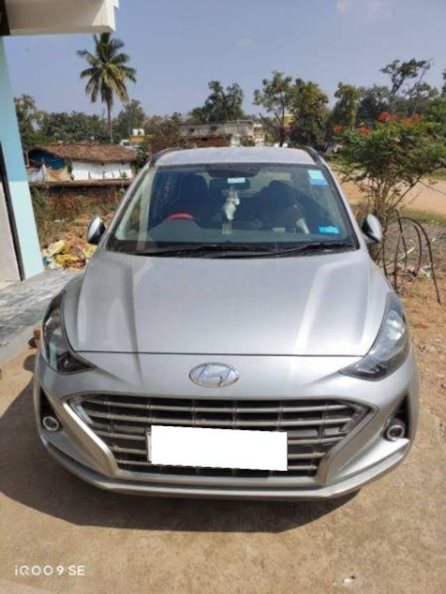 https://images10.gaadi.com/usedcar_image/4576329/original/processed_171b4eeb-7a12-41c0-a362-b6c43b973eba.jpg?imwidth=6400