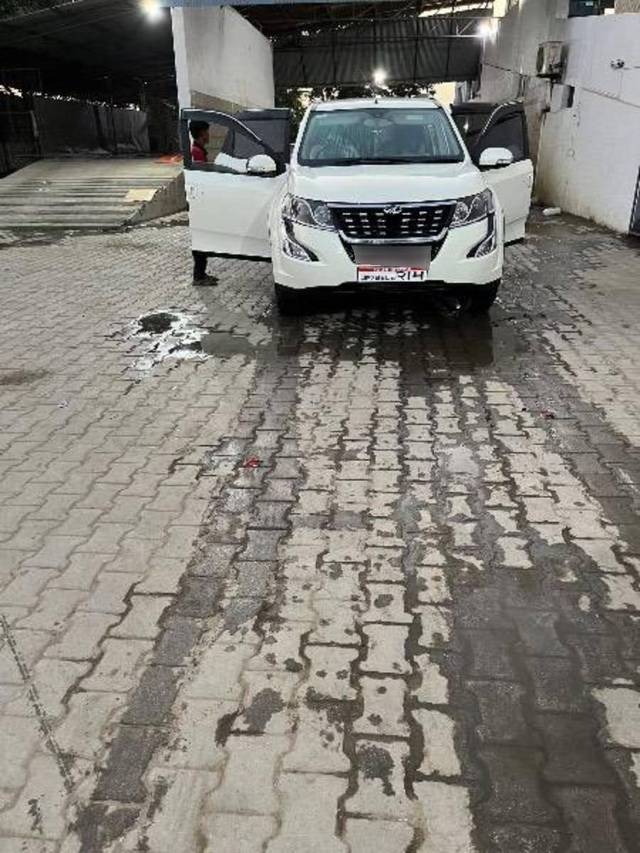 https://images10.gaadi.com/usedcar_image/4576334/original/processed_processed_58ba0c99-e776-4e21-a517-2a56299dac39.jpeg?imwidth=6400