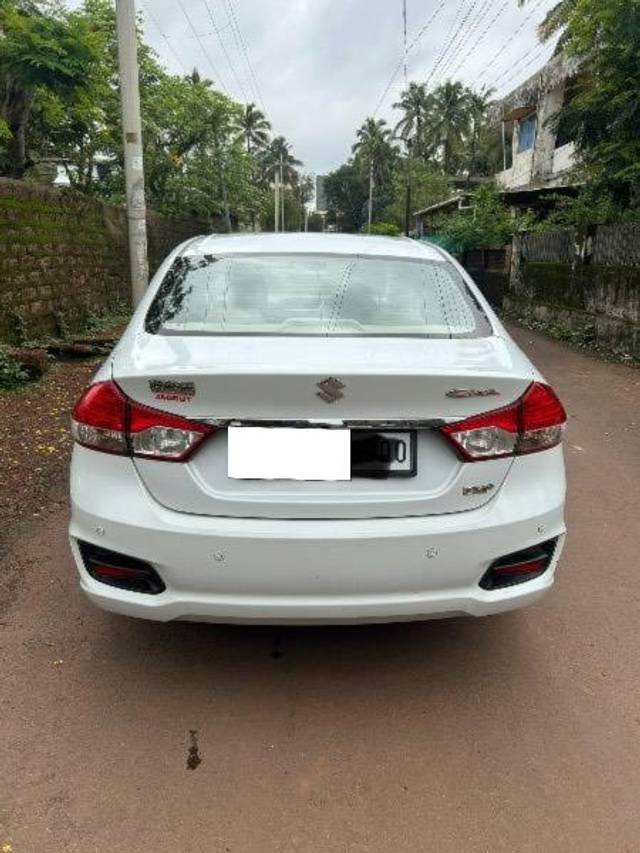 https://images10.gaadi.com/usedcar_image/4576345/original/processed_c11b6521-5e7f-452f-809e-540c66c1c26c.jpeg?imwidth=6402
