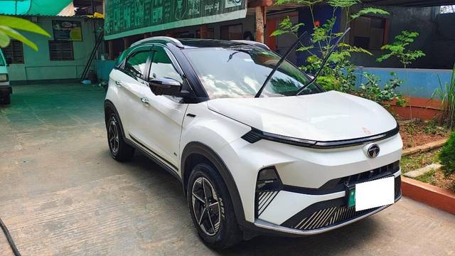 https://images10.gaadi.com/usedcar_image/4576405/original/processed_ed84f256-c1b9-4010-a2c2-5fe9758c97a9.jpg?imwidth=6400