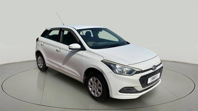 https://images10.gaadi.com/usedcar_image/4576418/original/47f52cf64677a076aea51fce14ac9275.jpg?imwidth=6400