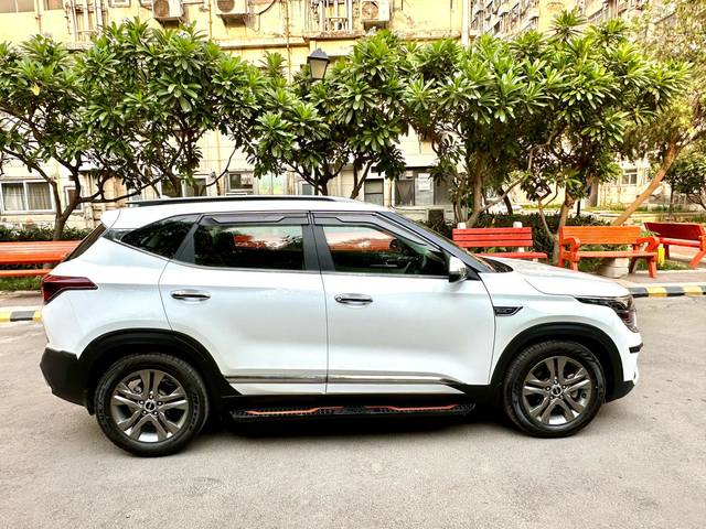 https://images10.gaadi.com/usedcar_image/4576438/original/b95dcb7c9ecdcced6bc017d2e7e8778f.jpg?imwidth=6401