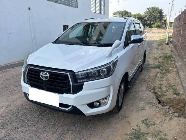 https://images10.gaadi.com/usedcar_image/4576465/original/processed_d998b1c3-fa9d-4a24-a3e5-ff7073402e01.jpeg?imwidth=6400