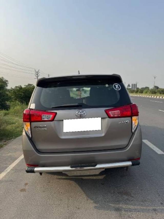https://images10.gaadi.com/usedcar_image/4576508/original/processed_d3075928-1ab1-4582-a446-ee20af8b6f4a.jpeg?imwidth=6401